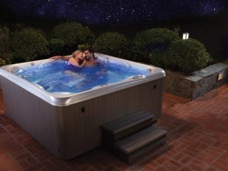 Discover the Amazing Health Benefits of Hot Tub Hydrotherapy