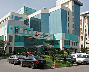 max-hospital 
